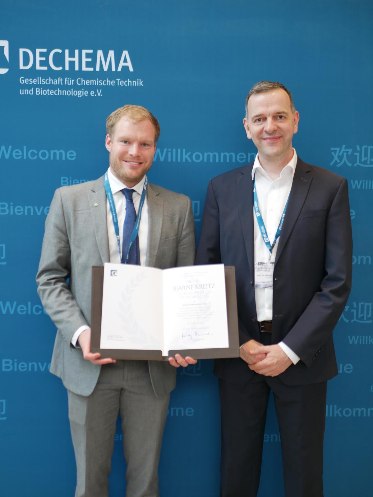 Bjarne Kreitz accepts award
